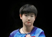 开云体育官网-新赛季卫冕冠军实力逐渐显露，难以逆转