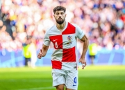 开云足球直播-英格兰绝地反击瓦伦西亚，阿尔巴制霸全场的简单介绍