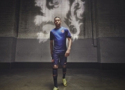 开云足球直播-英超争冠之夜，姆巴佩如何成为攻防转换的终极核心