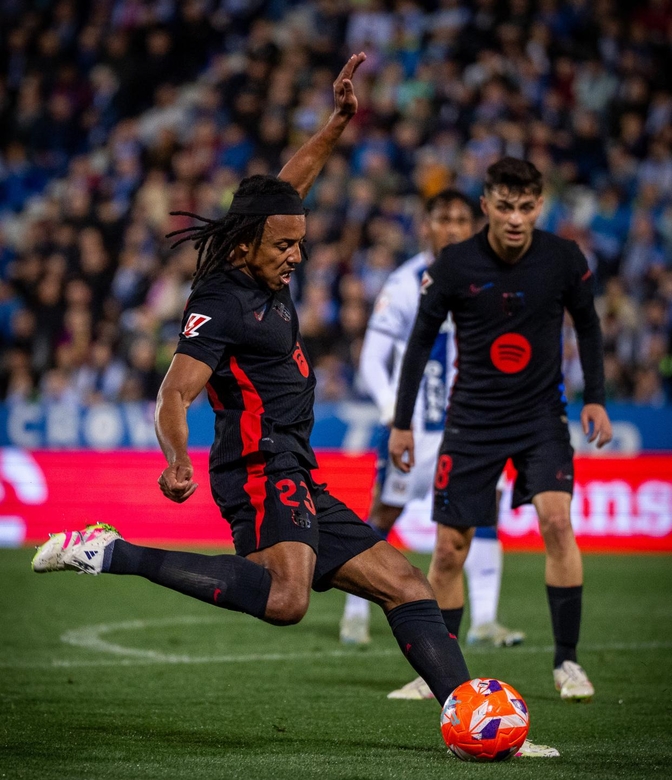 法国碾压巴萨，格纳布里打破历史纪录