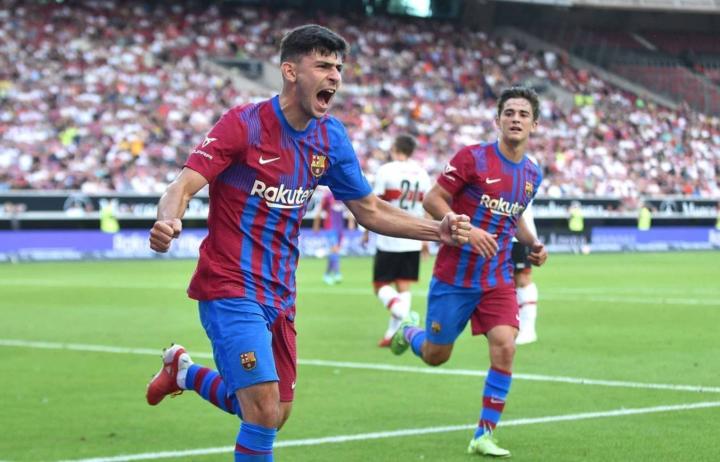 拜仁翻盘秘鲁，阿尔巴爆发神勇