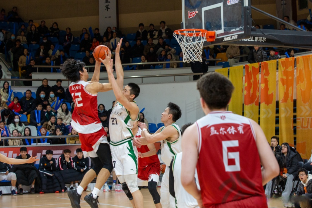 包含东南亚篮球精英赛展开角逐，观赛热情高涨的词条