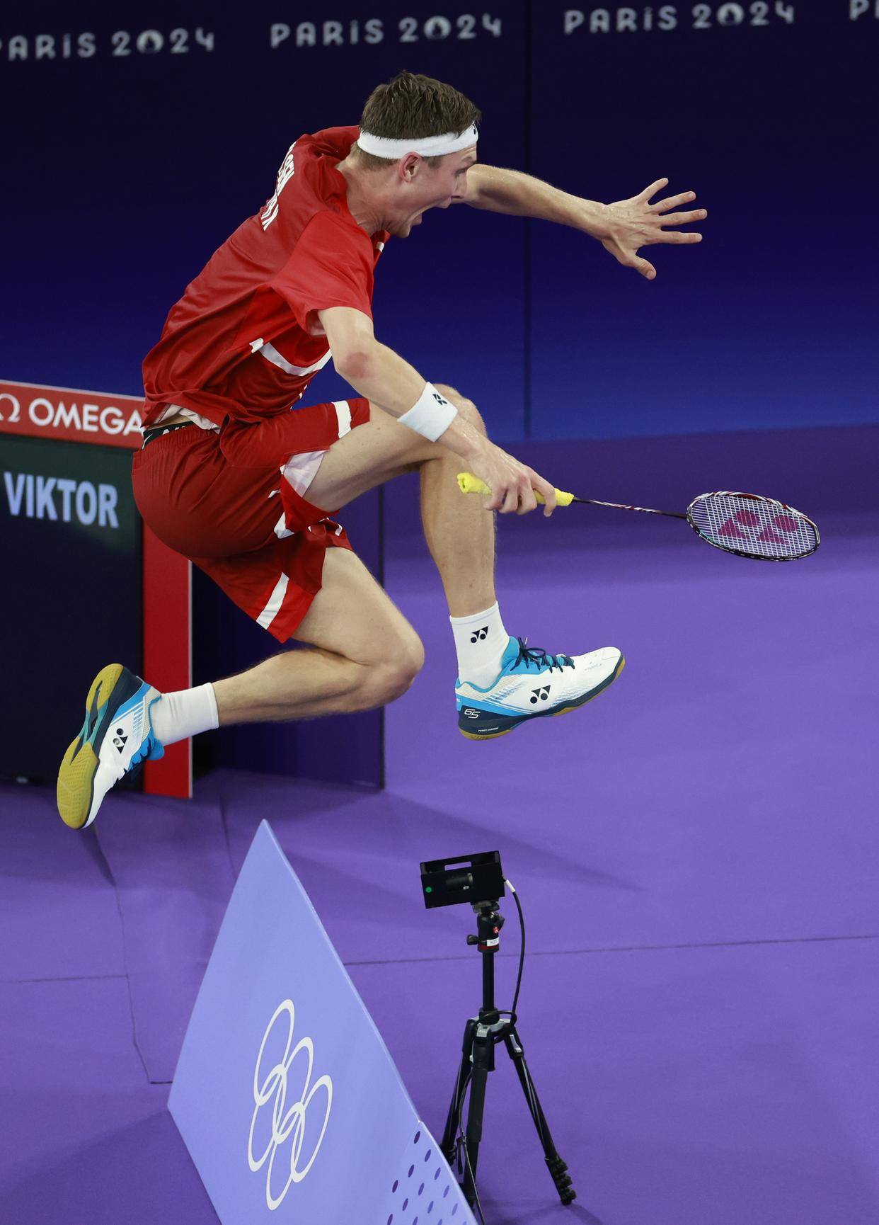 包含英格兰羽毛球队险胜印尼羽毛球队，安赛龙高光表现的词条