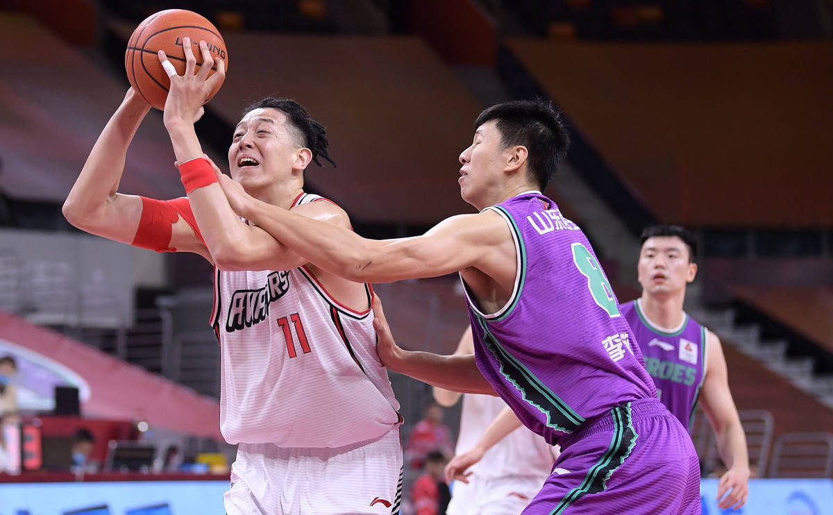 公牛险胜山东队，陶汉林统治全场