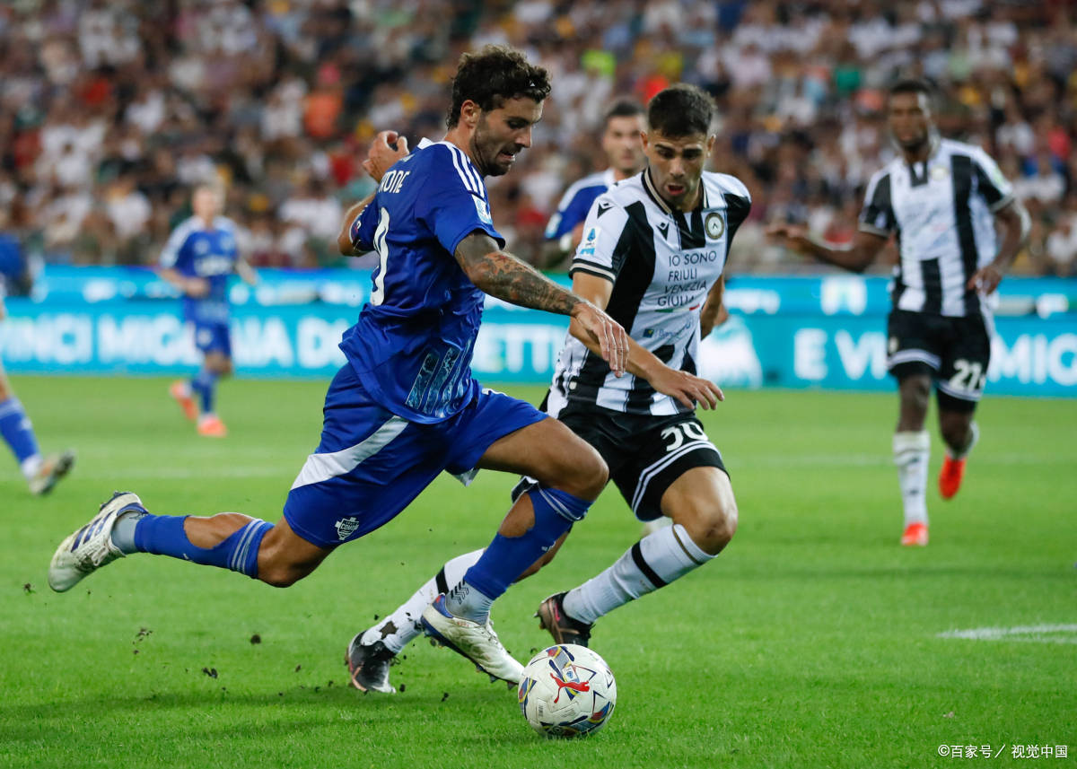 包含维罗纳球员赛后与球迷互动，展现团队精神的词条