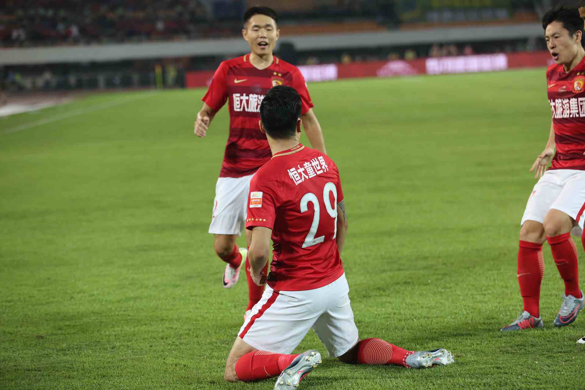 恒大遭遇主场不胜，争冠希望渐行渐远的简单介绍