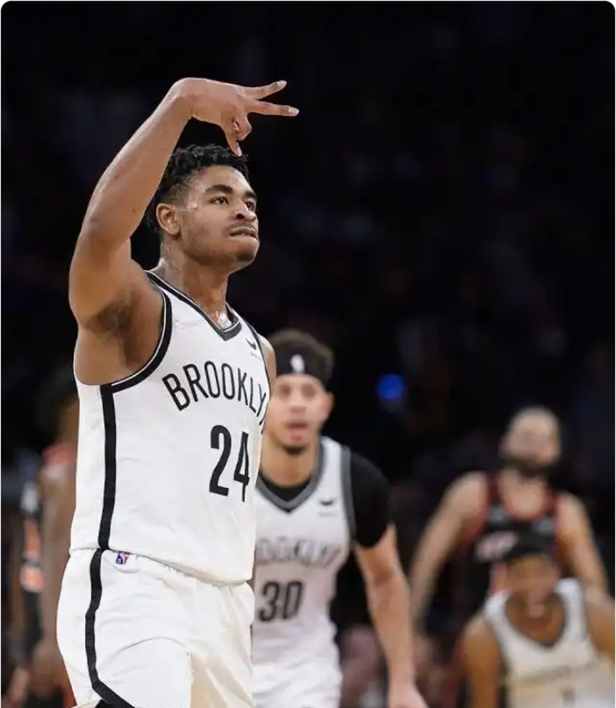 篮网队逆转骑士，主场表现抢眼