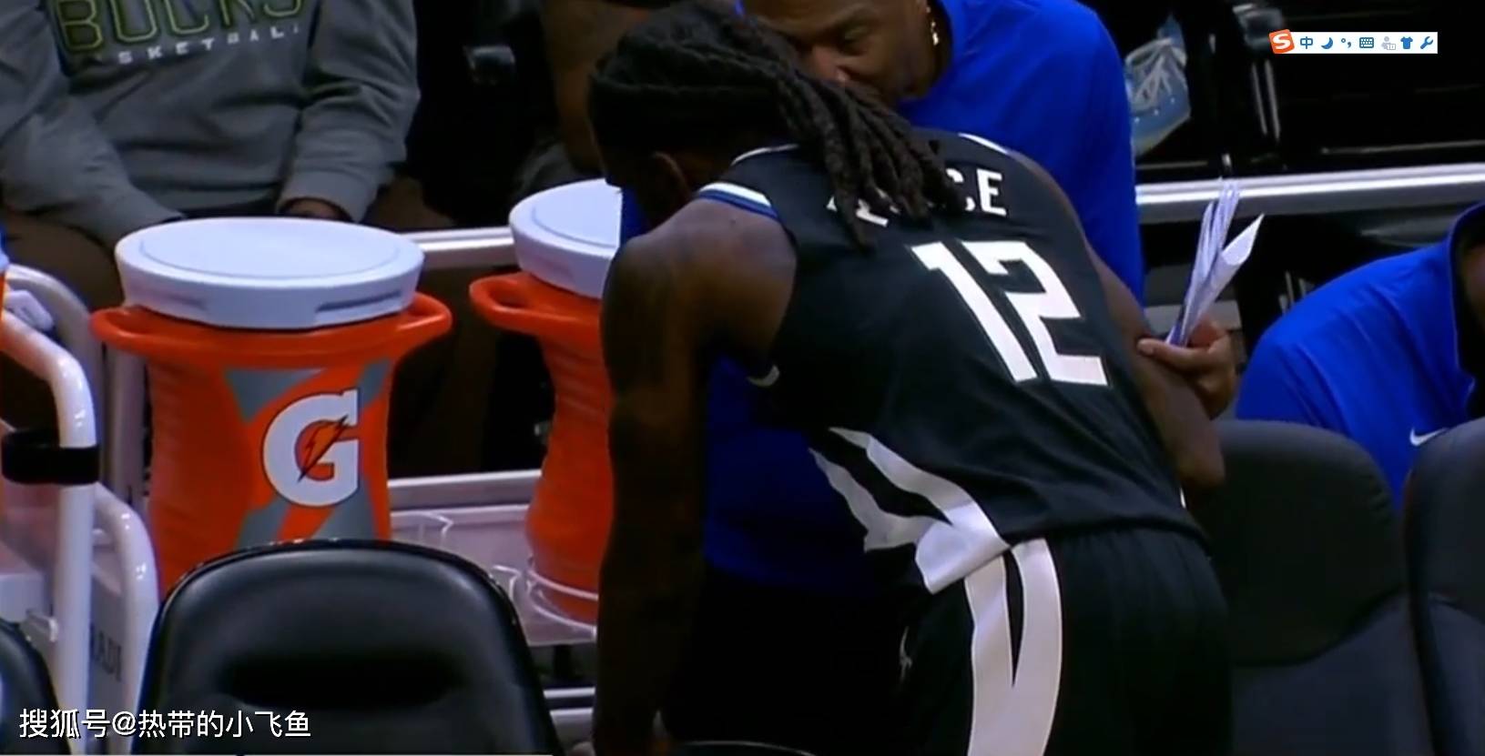 雄鹿与快船热身赛上演大对决