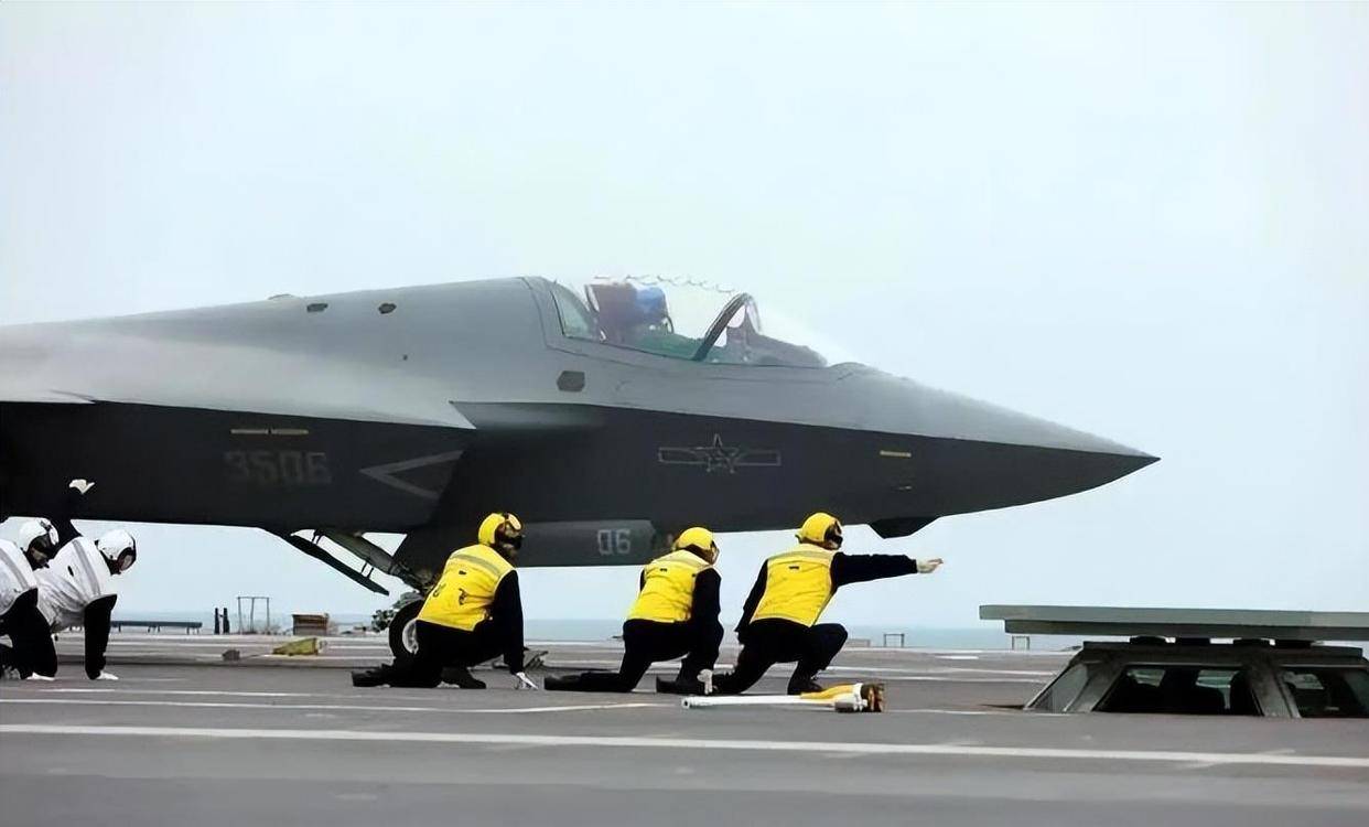 美版航母高强度训练，舰载机每天起降次的简单介绍