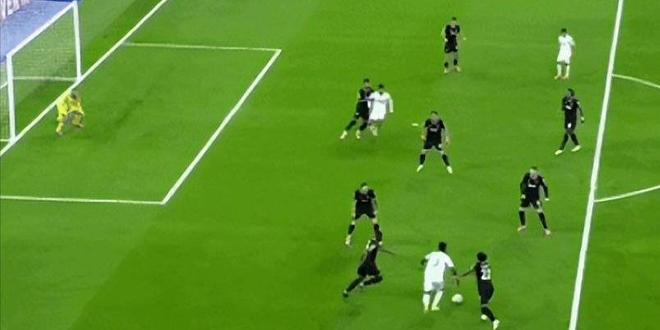 阿贾克斯压倒皇马，奇迹不断上演