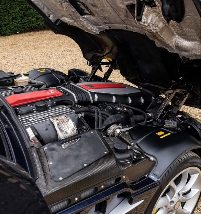 梅赛德斯碾压迈凯伦，汉密尔顿惊艳四座的简单介绍