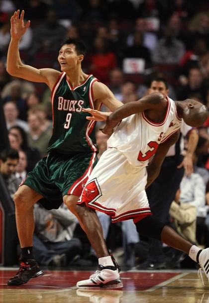 公牛逆转上海队，易建联点燃赛场的简单介绍