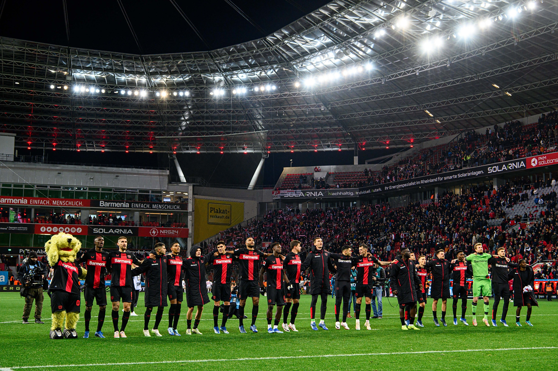 勒沃库森大胜晋级一轮