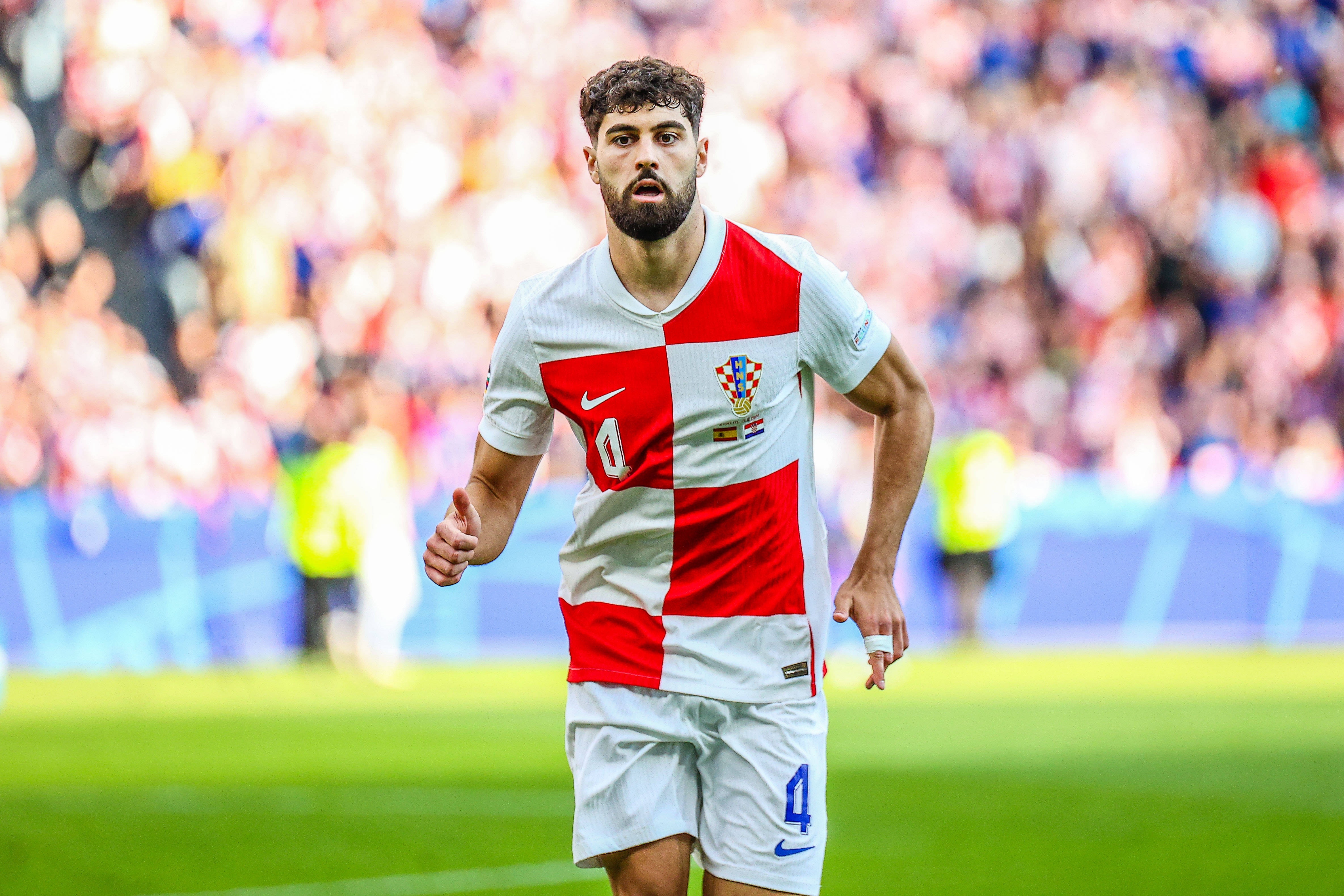 英格兰绝地反击瓦伦西亚,阿尔巴制霸全场的简单介绍 英格兰绝地反击瓦伦西亚,阿尔巴制霸全场的简单介绍