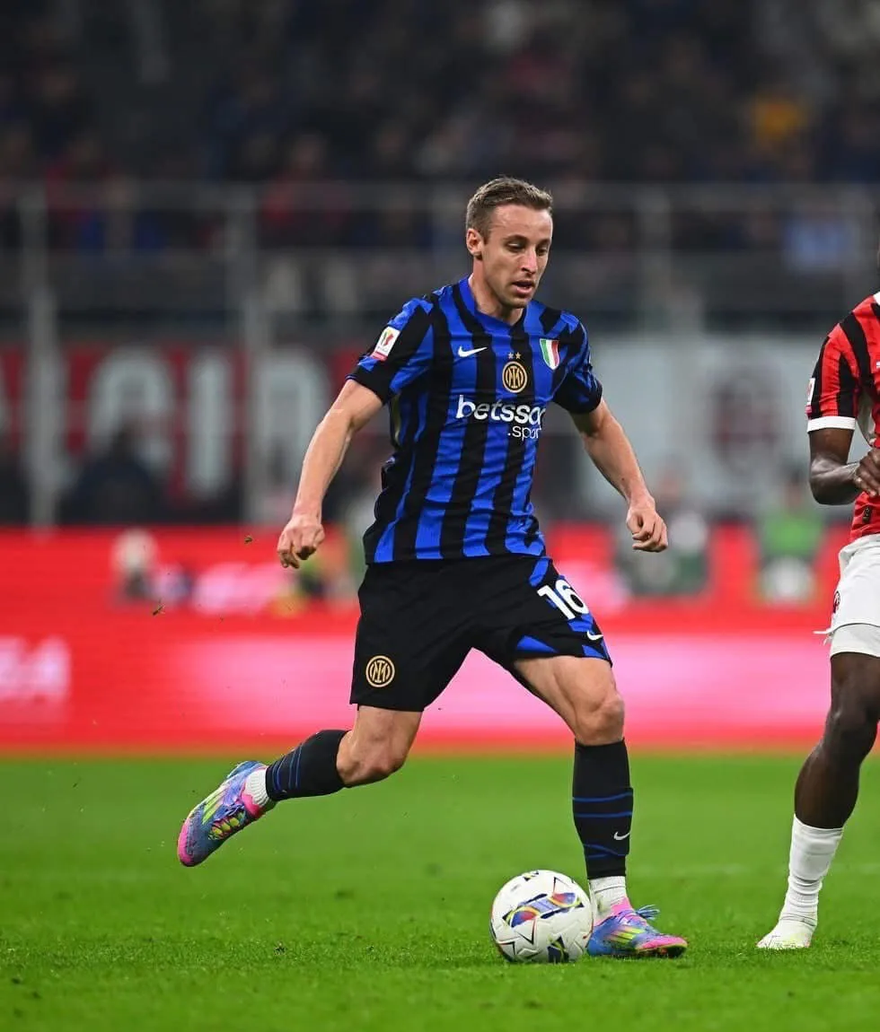 乌拉圭力克AC米兰，罗本关键制胜的简单介绍