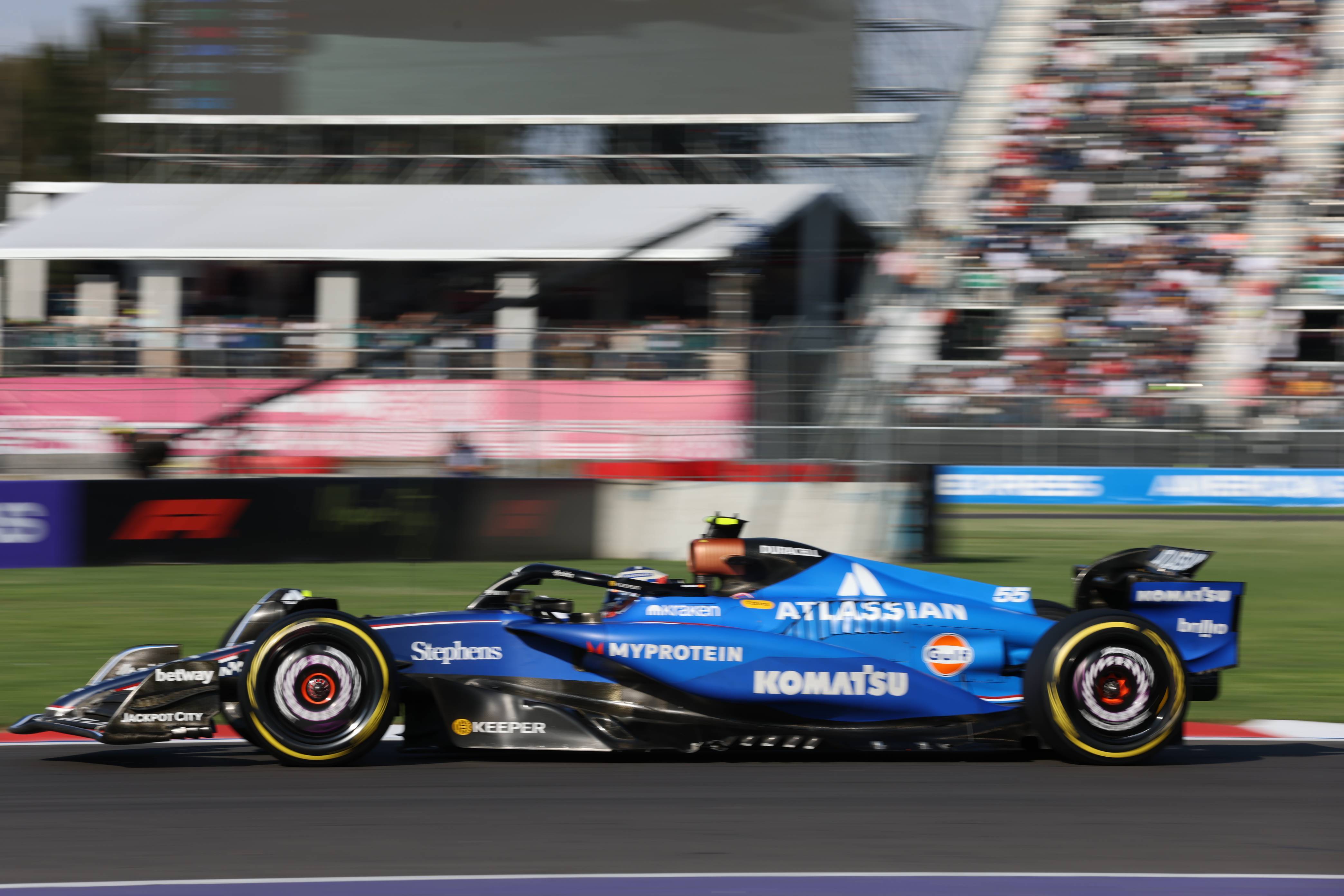 迈凯伦翻盘索伯车队，塞恩斯惊艳四座的简单介绍