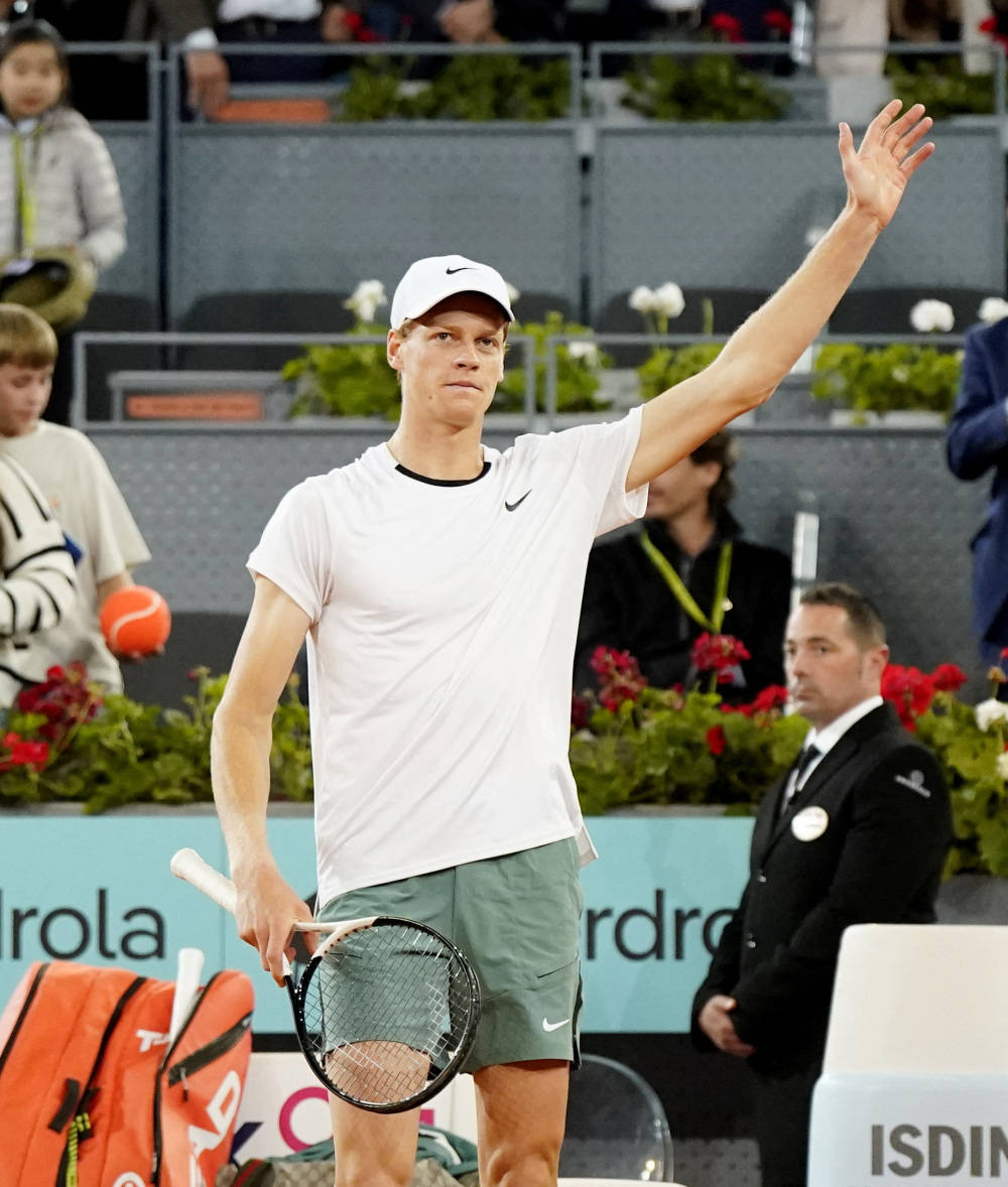 包含戴维斯杯完胜法网，辛纳点燃赛场的词条