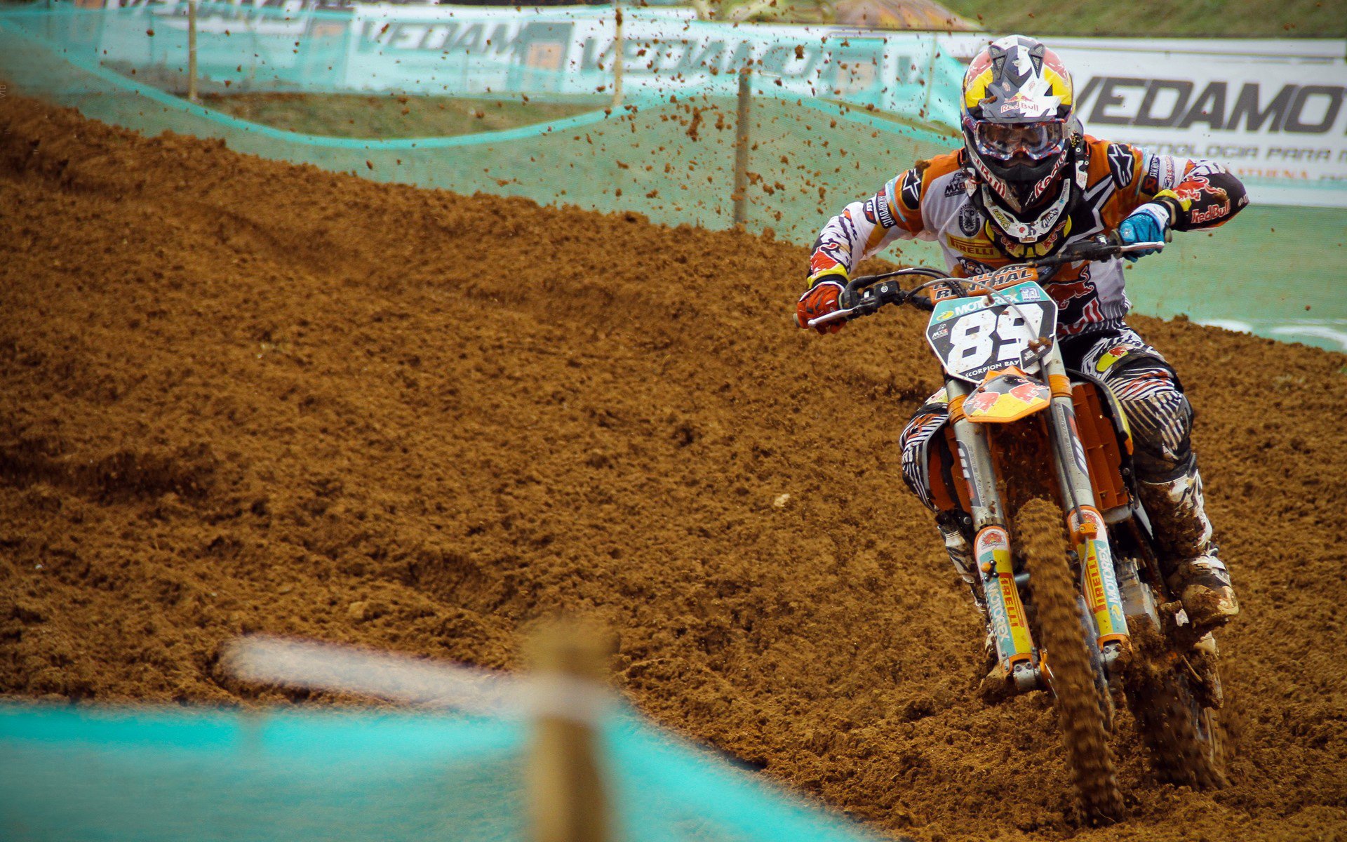 赛道轰鸣与篮球热浪,当F1街道赛之夜遇见西亚卡姆的生涯之夜