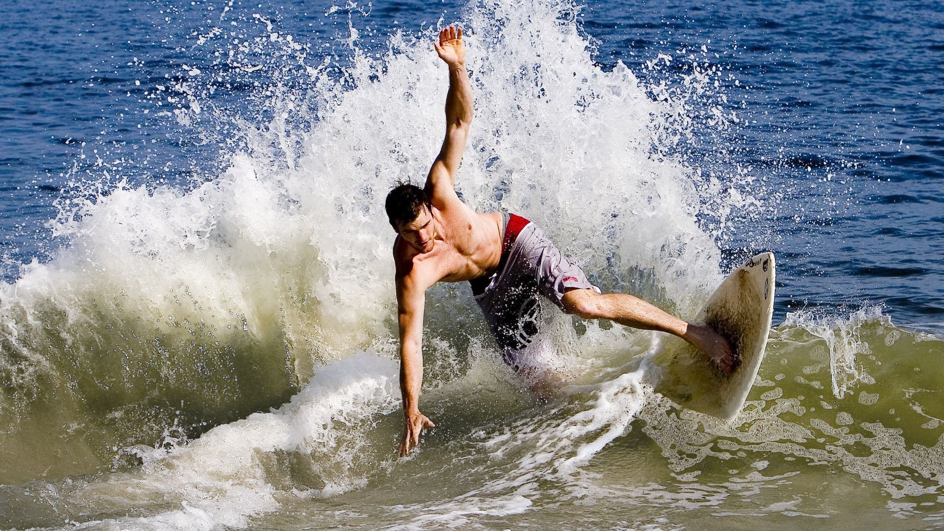 青岛队绝杀火箭，米切尔关键制胜，篮球场上的奇迹之夜